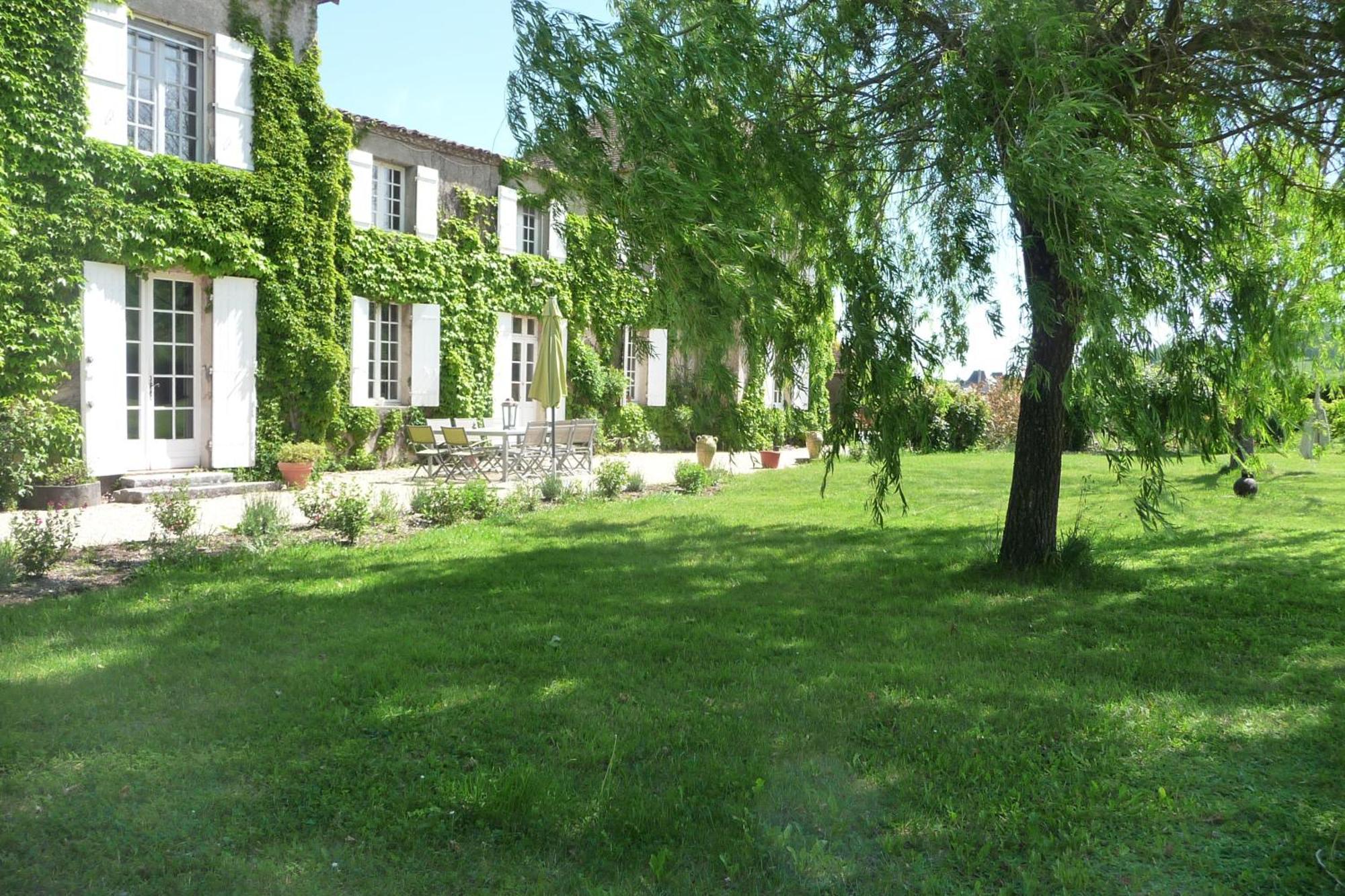 Domaine De La Queyssie Bed & Breakfast Saussignac Exterior photo